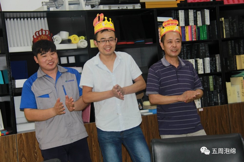 員工生日會|跟著五周走，吃喝玩樂全都有