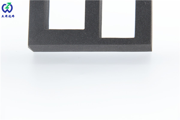 海綿的軟硬度與什么有關(guān)？